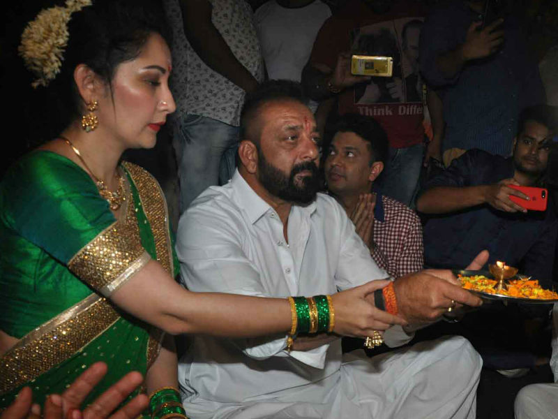 Ganesh Chaturthi 2017: Sanjay Dutt, Maanyata Celebrate With Team <i>Bhoomi</i>