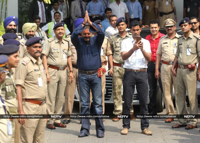 Munnabhai Goes Home: Sanjay Dutt Leaves Jail After 42 Months