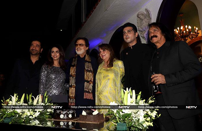 Hrithik Roshan Celebrates Sanjay Khan\'s Birthday With Zayed And Farah