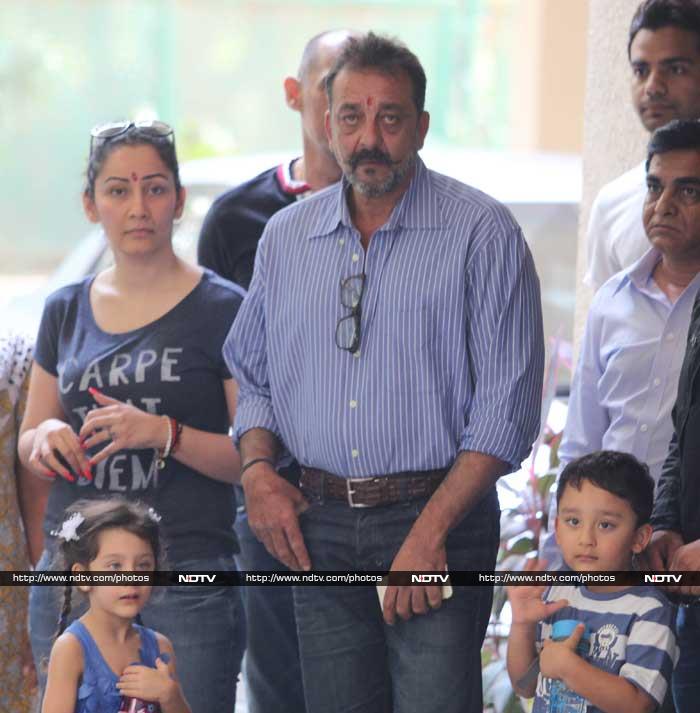 Munna Bhai Goes Back to Jail: Wife and Kids Say Goodbye