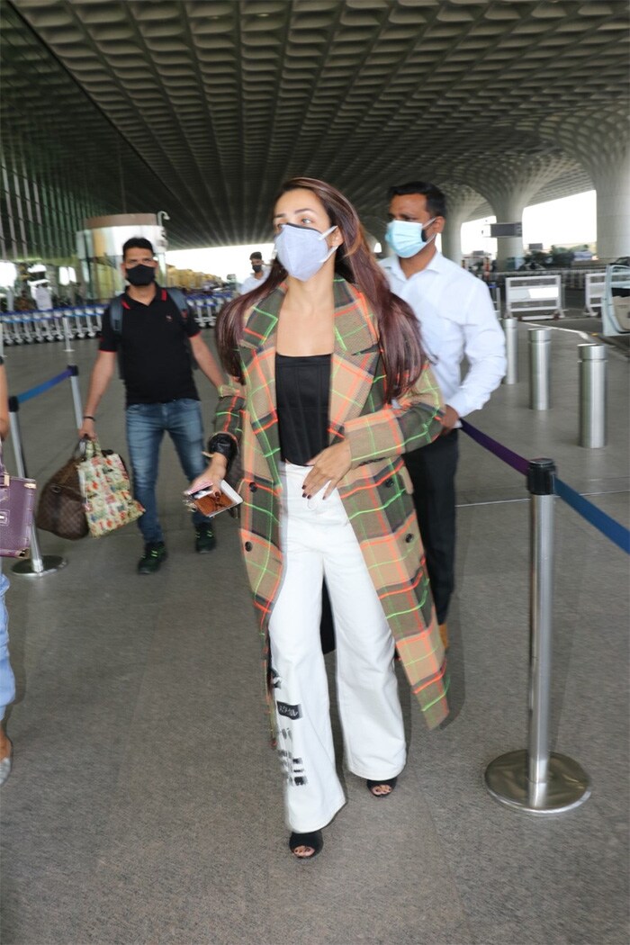 Malaika Arora was dressed in a casual outfit for her flight.