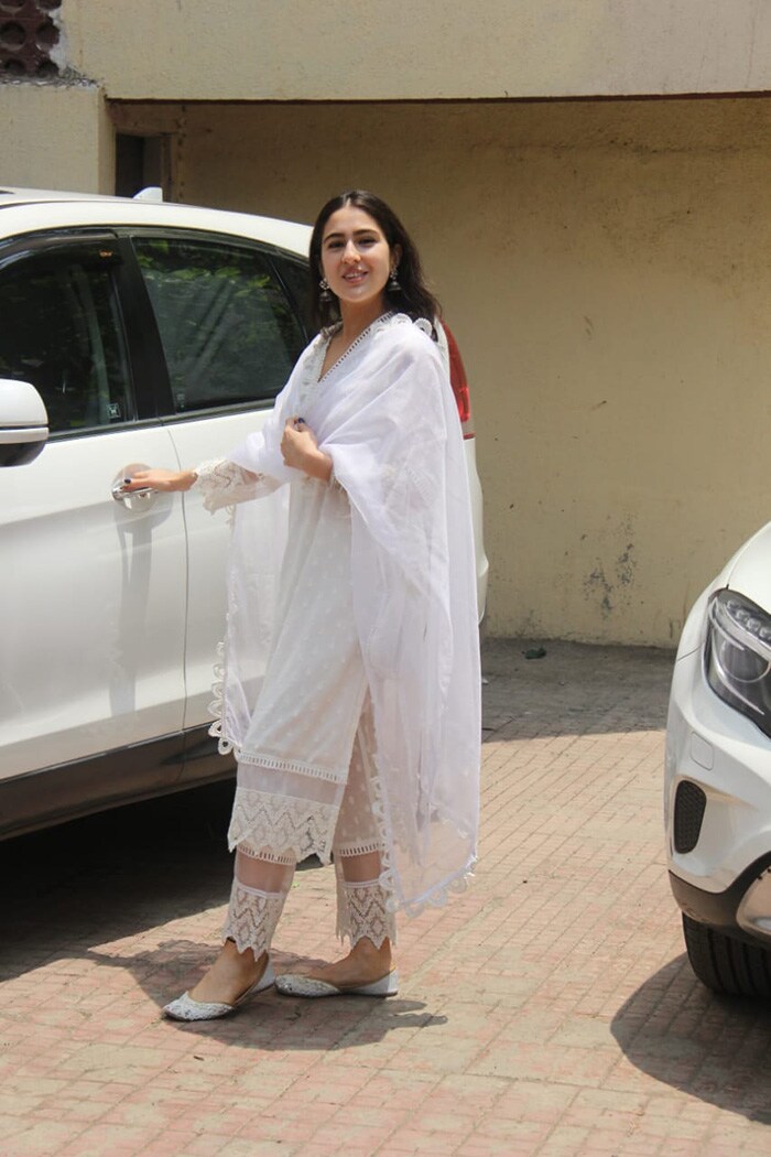 Sara Ali Khan looked pretty in white salwar kameez as she was spotted in Bandra.