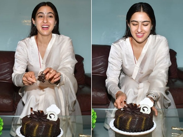 Photo : Sara Ali Khan Cuts Birthday Cake With Paparazzi