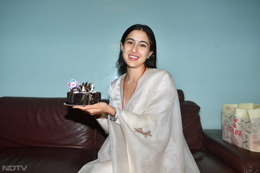 Sara Ali Khan Cuts Birthday Cake With Paparazzi