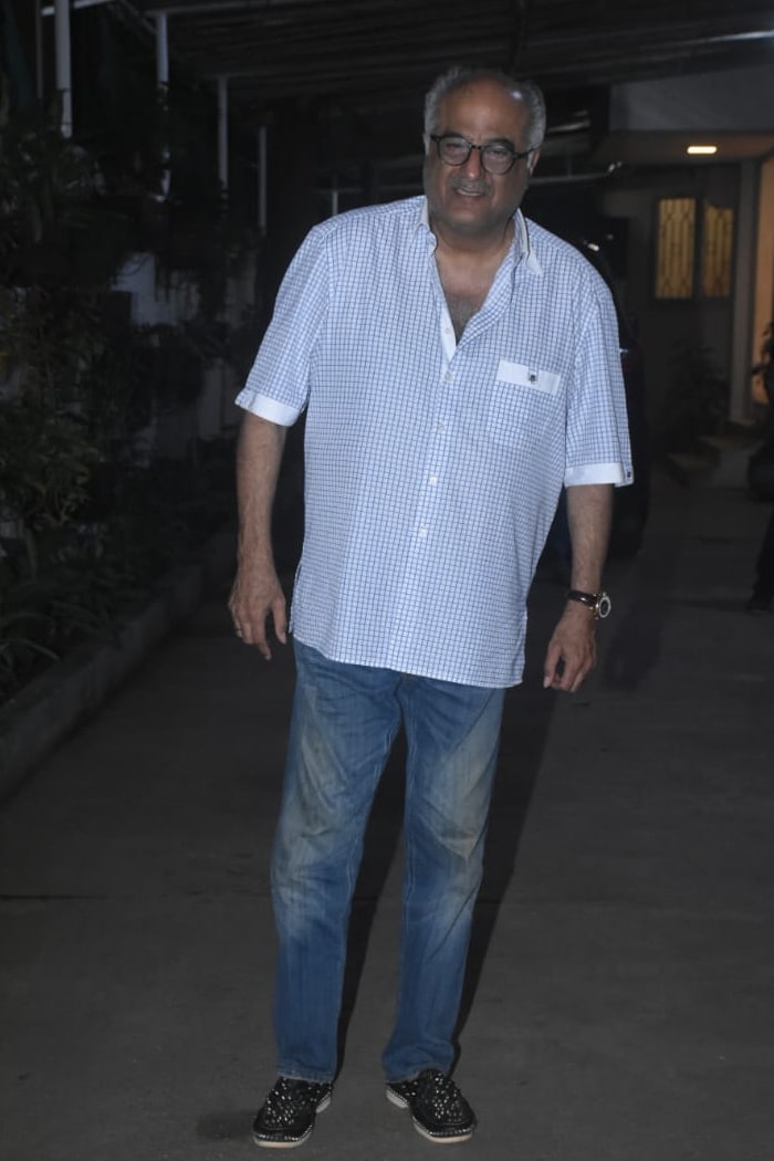 Sara Ali Khan Malavika Mohanan Watched Sardar Udham With Vicky Kaushal