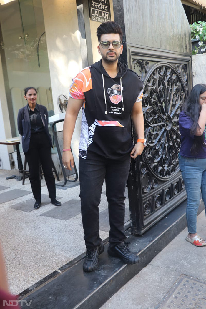 Karan Kundrra was spotted by the paparazzi. (Image Courtesy: Varinder Chawla)