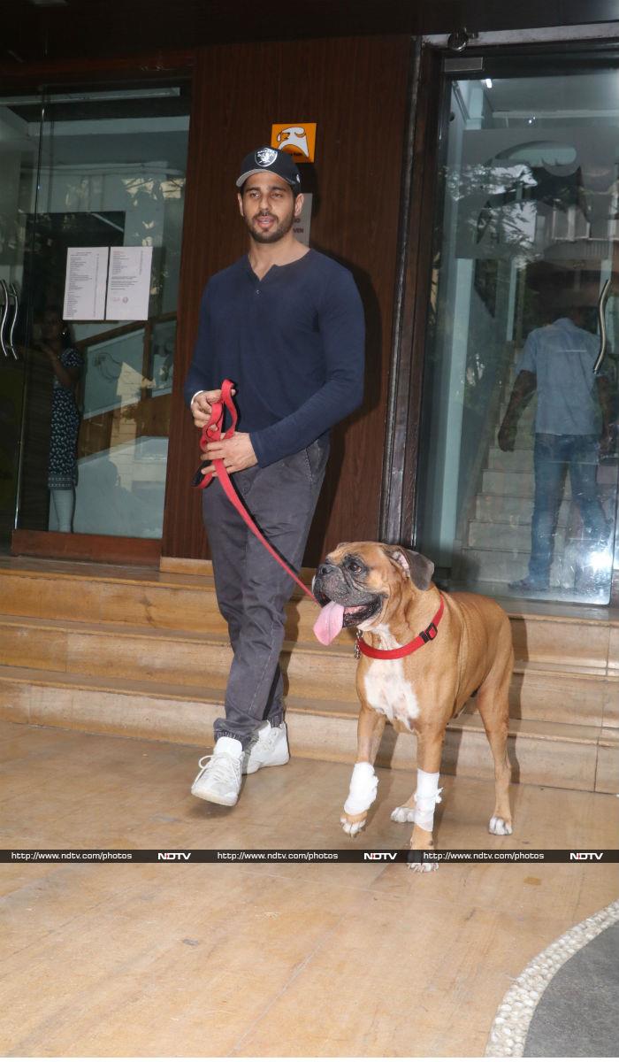 Sidharth Malhotra was clicked in Bandra and look who we spotted him with