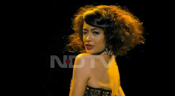 Sensuous Sarah in <i>Mehki Mehki</i>