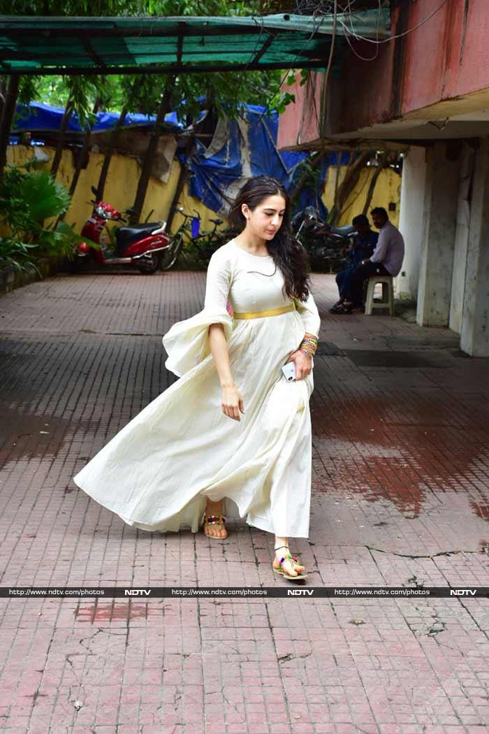 Sara Ali Khan Brightens Up Mumbai And How