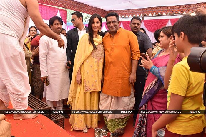 Katrina Kaif And Abhishek Bachchan Attend Anurag Basu\'s Annual Saraswati Puja