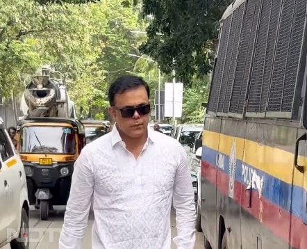 अंतिम संस्कार में साराभाई वर्सेस साराभाई के एक्टर्स शामिल होते हुए नजर आए, जिसमें राजेश कुमार, रुपा गांगुली, रत्ना पाठक शाह, सुमित राघवन देवेन भोजानी और जमनादास मजेठिया का नाम शामिल है.