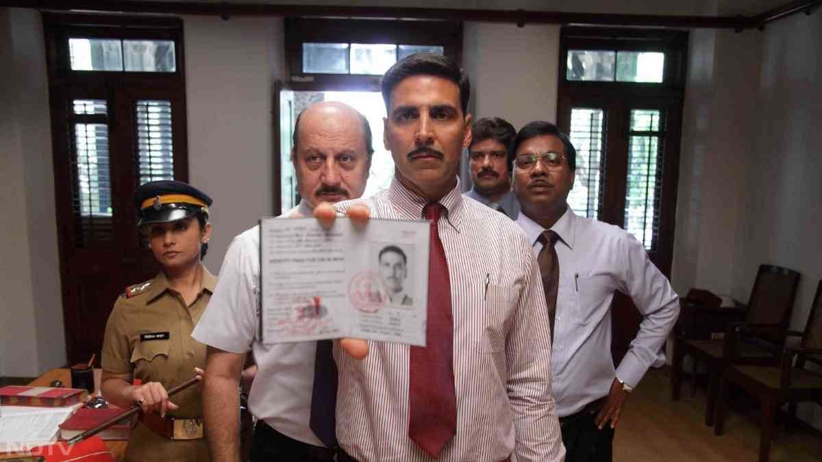 2013 में रिलीज़ हुई 'स्पेशल 26' (Special 26)  फिल्म 1987 के ओपेरा हाउस सीबीआई डकैती की सच्ची घटना पर आधारित है, जिसमें ठगों का एक समूह सरकारी अधिकारी बनकर नकली छापेमारी करता है.