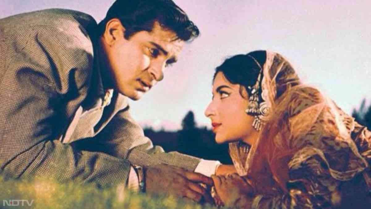1964 में रिलीज हुई फिल्म 'कश्मीर की कली में शम्मी कपूर और शर्मिला टैगोर की इस कल्ट क्लासिक मूवी ने अमरनाथ यात्रा के शुरुआती और सबसे खूबसूरत पड़ाव यानी पहलगाम को पूरे देश में फेमस कर दिया था. इसके बाद से ही अमरनाथ जाने वाले श्रद्धालुओं में पहलगाम की खूबसूरती देखने का क्रेज बढ़ा.