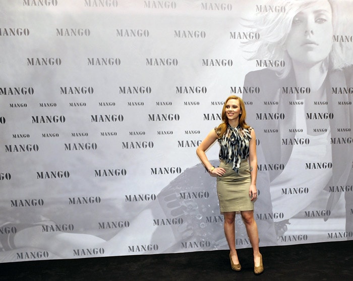 Actress Scarlett Johansson poses during the presentation of the collection of Spanish fashion retailer Mango on October 15, 2009 at 'The Chales Hotel' in Munich. Johansson will promote the winter collection of the fashion brand. (Photo: AFP)