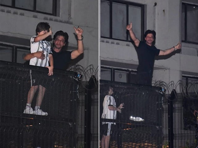 Photo : Scenes From Shah Rukh Khan's Midnight Birthday Celebrations At Mannat