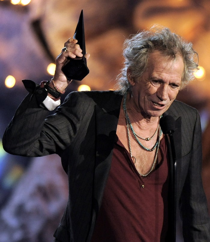 Keith Richards accepts the Rock Immortal award at the 'Scream Awards' on Saturday, October 17, 2009, in Los Angeles. (Photo: AP)