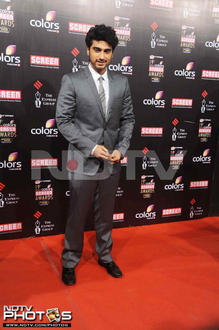 A slap and a kiss: SRK, Priyanka at Screen Awards