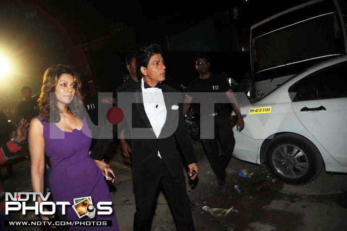 A slap and a kiss: SRK, Priyanka at Screen Awards