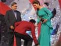 Photo : When Ranbir touched ex-flame Deepika's feet