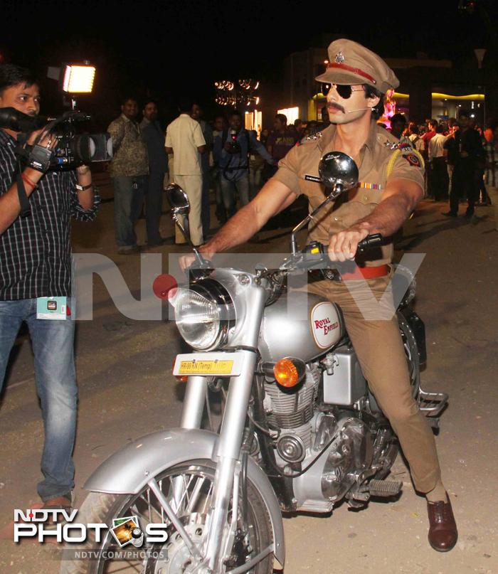 Shahid Kapoor makes his entry as a motorbike-borne cop.