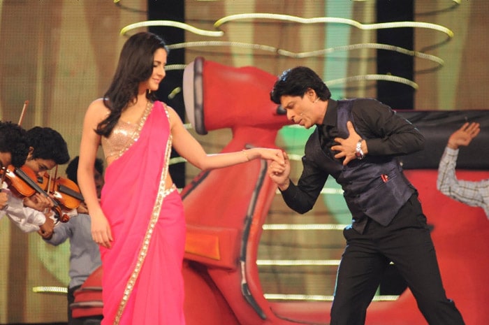 SRK leaves Katrina blushing. <br><bR>Coming up: When SRK kissed Katrina