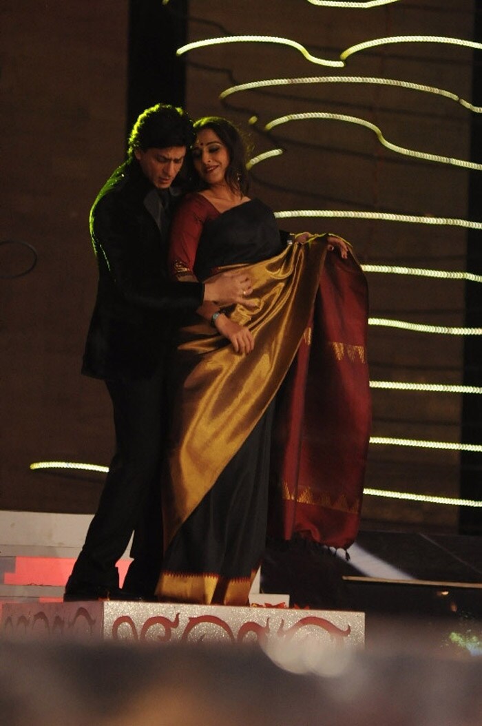 Shah Rukh Khan and Vidya Balan set the stage on fire at the Screen Awards held recently in Mumbai.