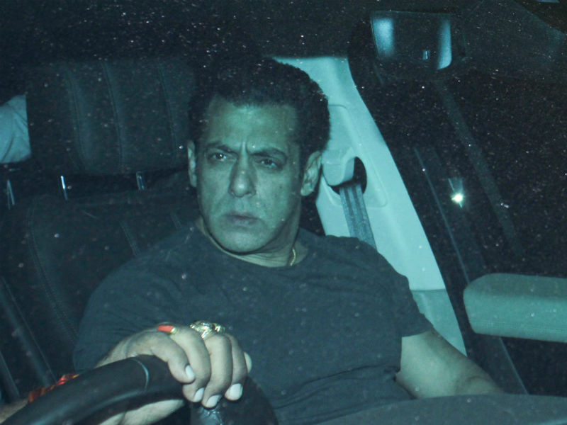 Salman Khan Hosts <i>Dabangg 3</I> Screening For Friends And Family