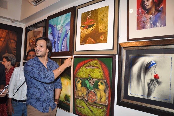 Vivek Oberoi At An Art Exhibition