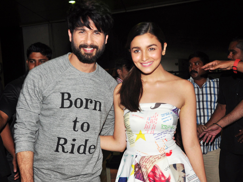 आलिया और शाहिद बना देंगे आपकी <i>शाम 'शानदार'</i>