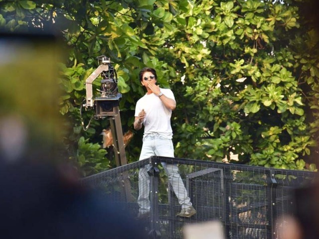 Shah Rukh Khan Greets Fans Outside Mannat On His 57th Birthday