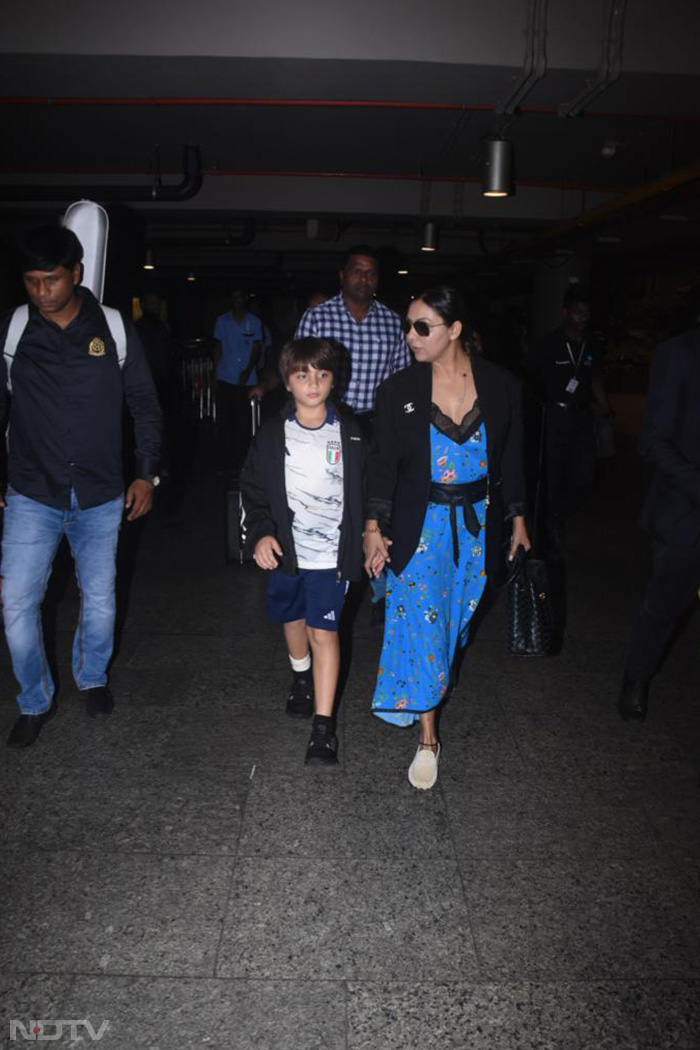 Gauri Khan and AbRam were pictured making their way out of the Mumbai airport. (Image courtesy: Varinder Chawla)