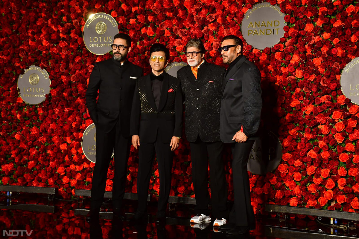 Amitabh and son Abhishek Bachchan, Jackie Shroff at Anand Pandit's birthday. (Image courtesy: Varinder Chawla)