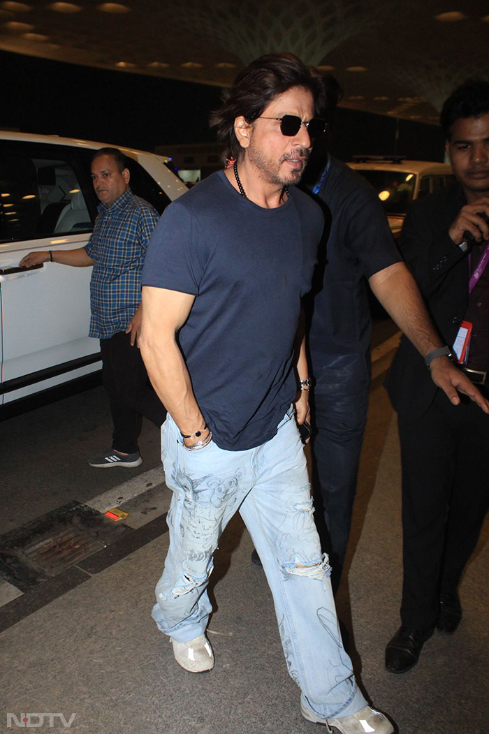 Shah Rukh Khan\'s Airport Swag. That