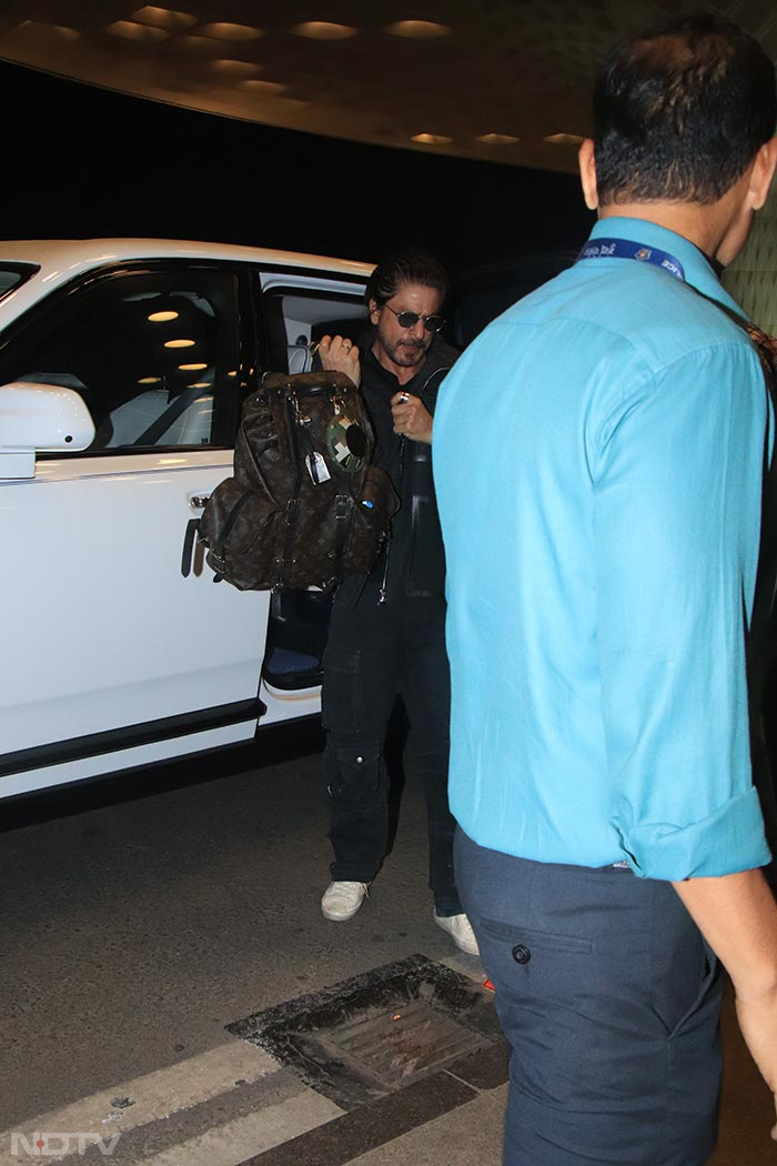 Shah Rukh Khan\'s Airport Style Book