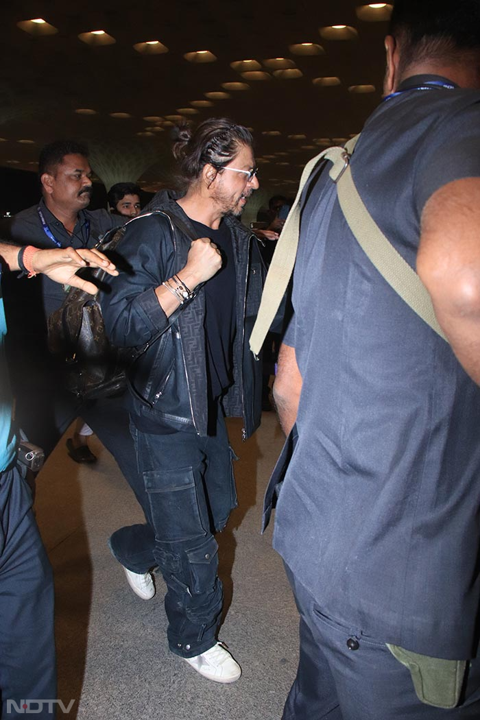 Shah Rukh Khan"s Airport Style Book