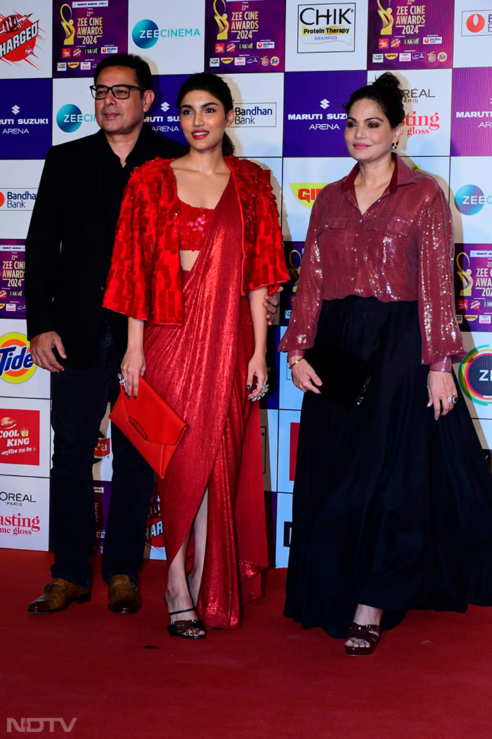 Shah Rukh Khan, Rani Mukerji, Alia Bhatt On A Red Carpet Of A Show. Enough Said