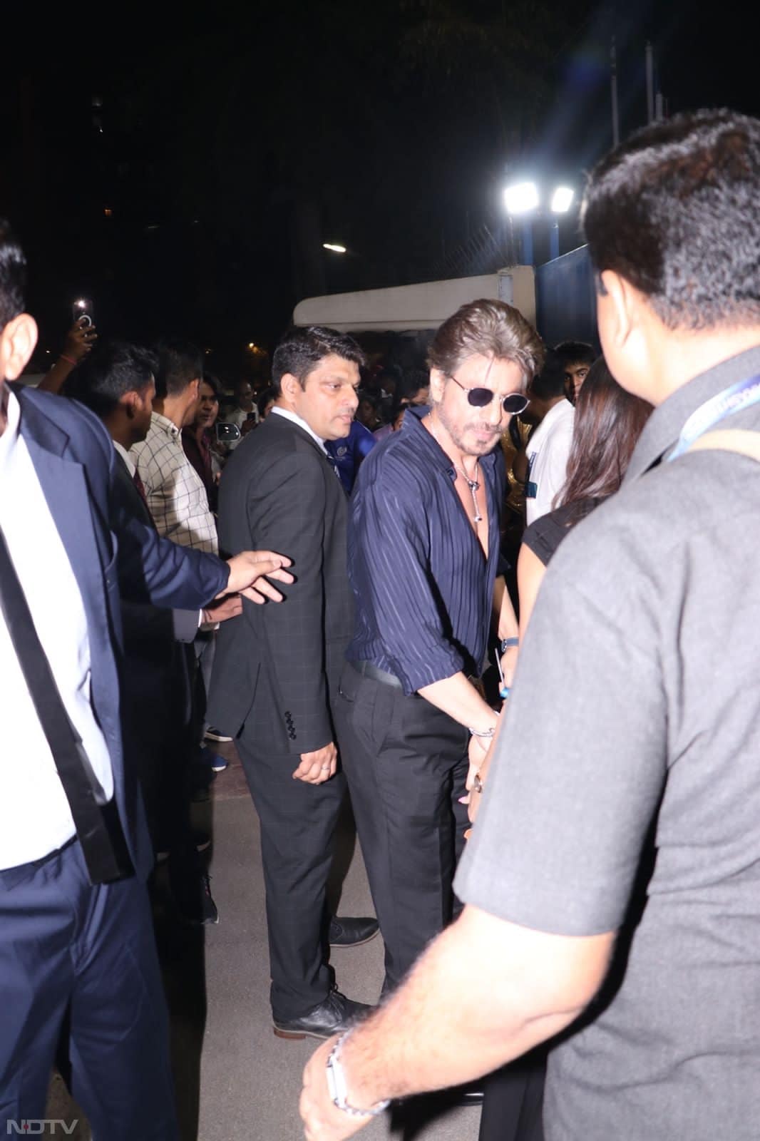 Shah Rukh Khan looked dapper. (Image Courtesy: Varinder Chawla)