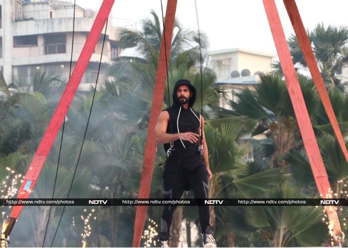 Shahid Kapoor\'s Crazy Antics Are Enough To Make You Scream