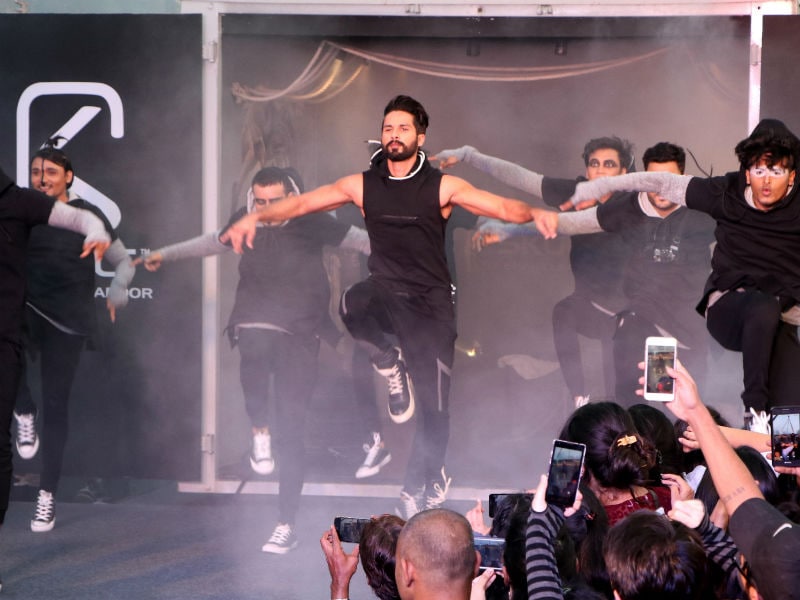 Photo : Shahid Kapoor's Crazy Antics Are Enough To Make You Scream