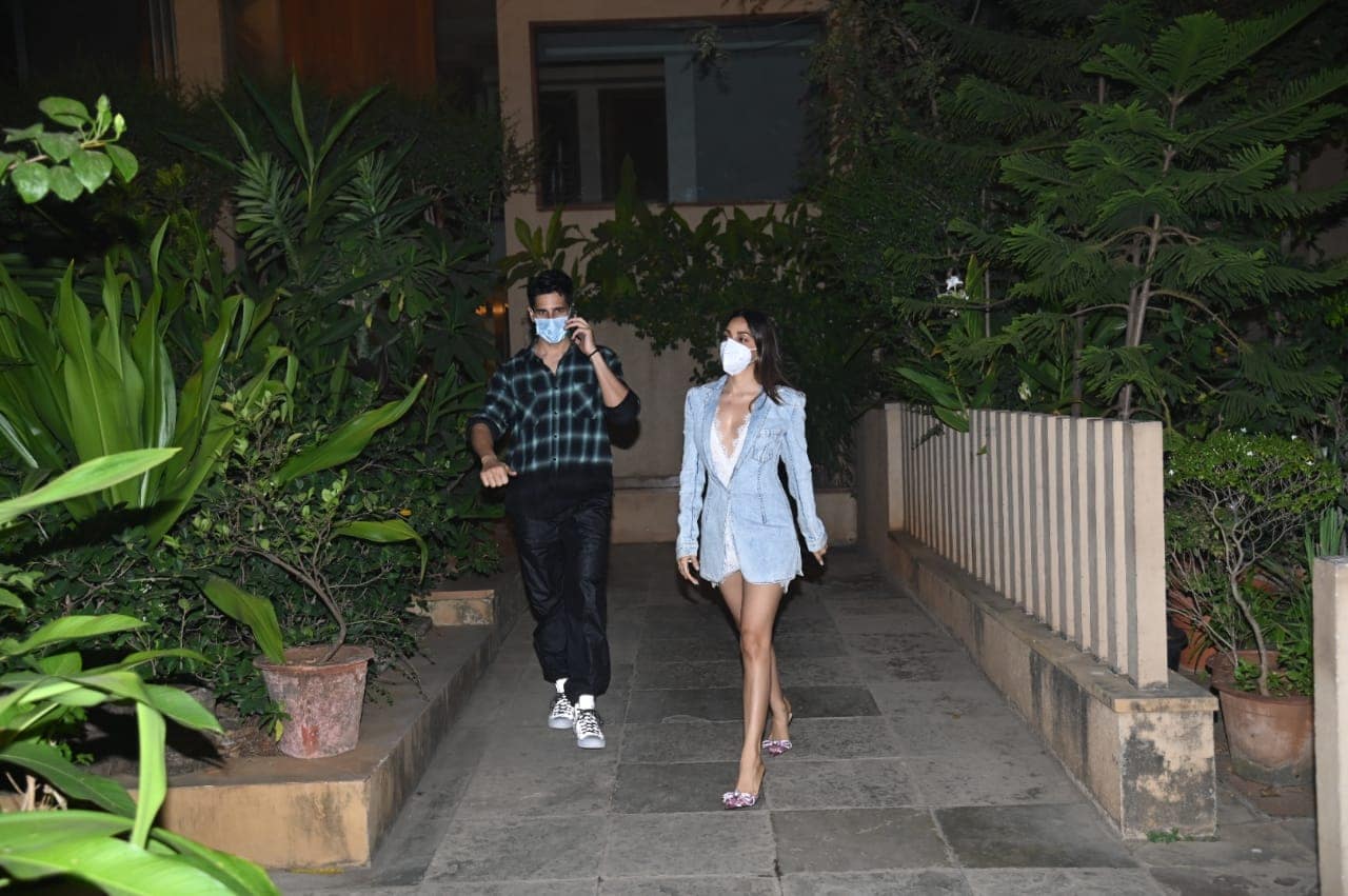 Shahid Kapoor's Kabir Singh co-star Kiara Advani arrived for his birthday bash with rumoured boyfriend Sidharth Malhotra