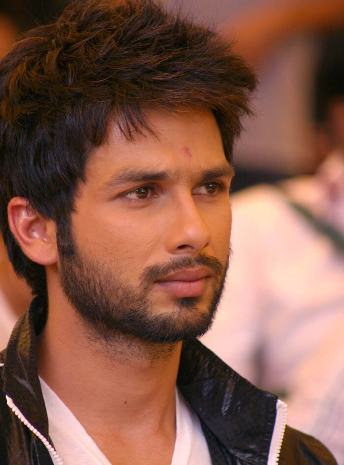Looks Like, Shahid Kapoor Is Going Back To School With A 10th Grade Tuition  Bag