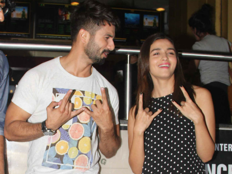 <i>Udta Punjab</i> Spreads Wings. Alia, Shahid Celebrate With Fans