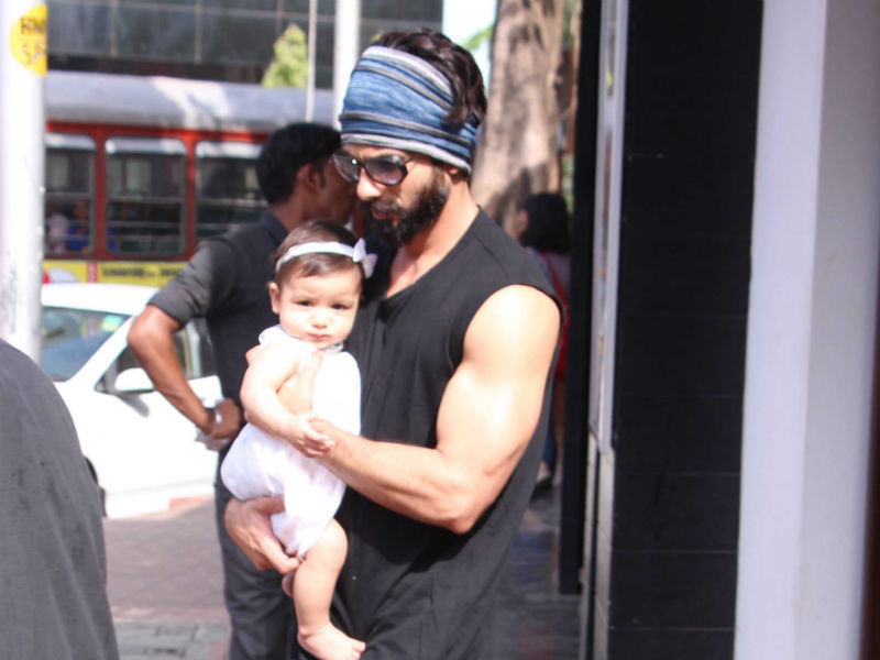 मीरा और मीशा के साथ शाहिद कपूर की आउटिंग, देखें क्यूट तस्वीरें...