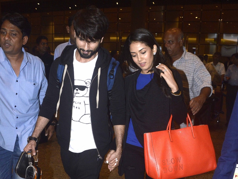 Photo : Shahid, Mira Touch Down in Mumbai Hand-in-Hand