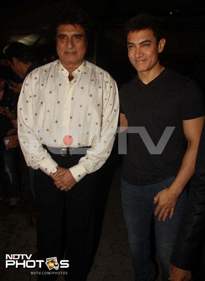 Aamir was accompanied by Raj Babbar whose son, Prateik Babbar is the lead actor of <I>Issaq</i>.