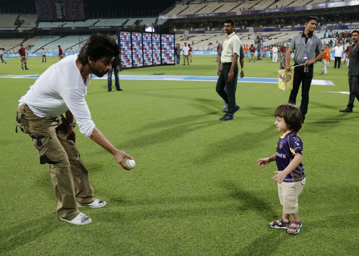 Pics of Shah Rukh and AbRam\'s Play Date Will Make Your Day