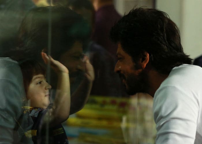 Pics of Shah Rukh and AbRam\'s Play Date Will Make Your Day