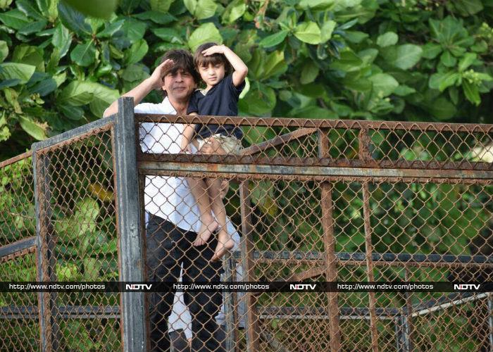 5 Absolutely Adorable Pics Of Shah Rukh And AbRam On Eid