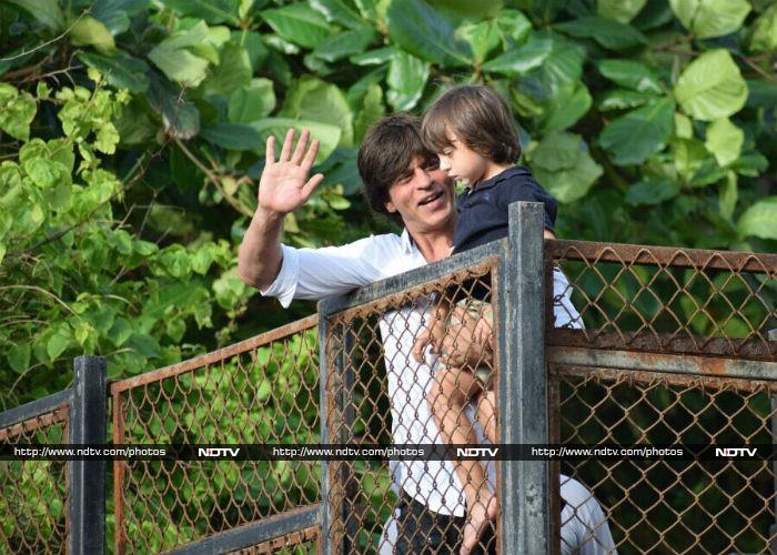 5 Absolutely Adorable Pics Of Shah Rukh And AbRam On Eid