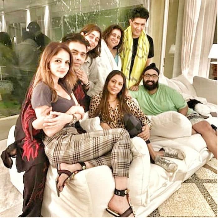Shah Rukh Khan, Gauri And AbRam\'s Weekend Getaway In Alibaug